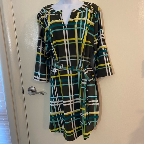 New York & Company Dresses & Skirts - New York & Company Plaid brown and green work dress with pockets.
